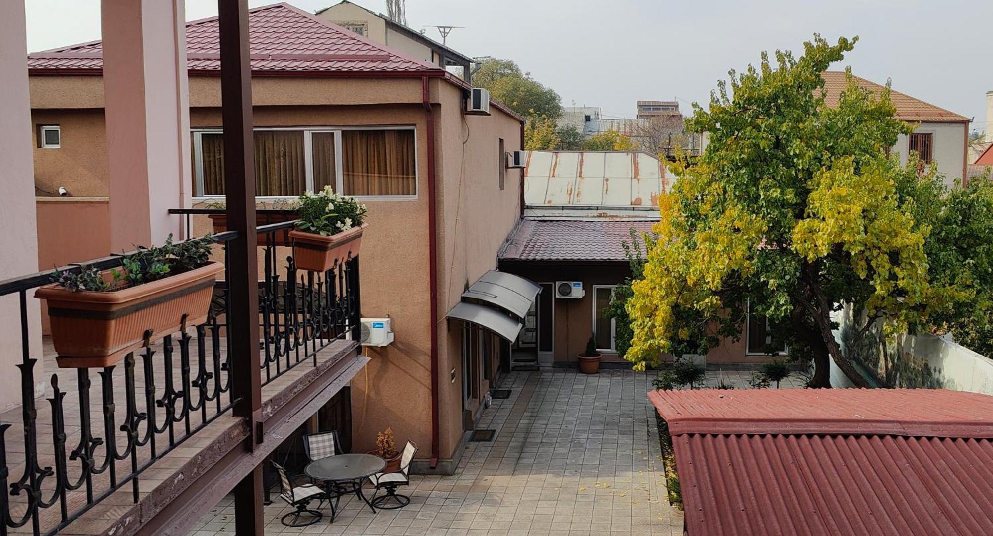 Areg Hotel Ereván Exterior foto