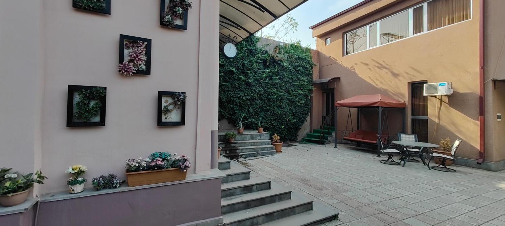 Areg Hotel Ereván Exterior foto