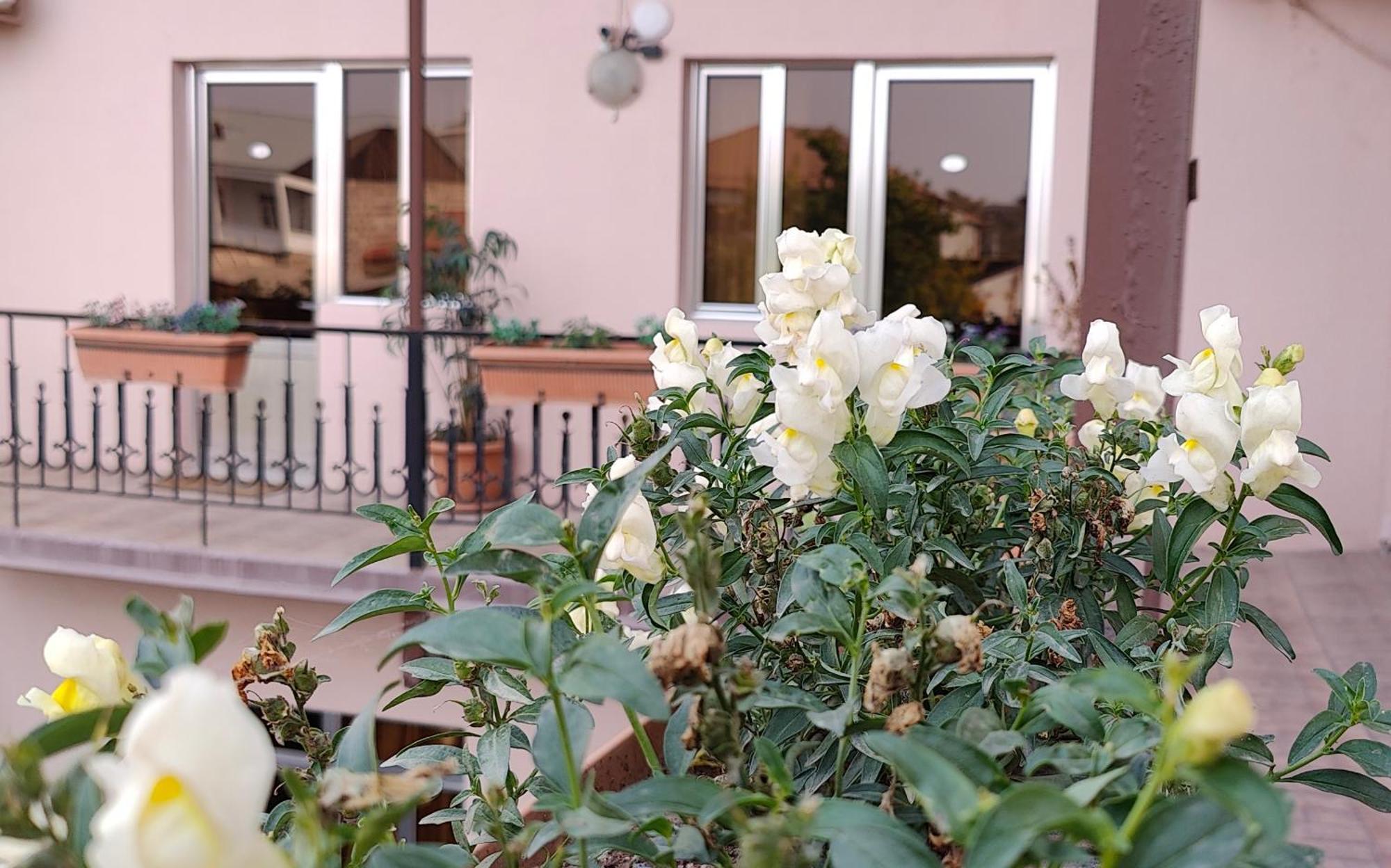 Areg Hotel Ereván Exterior foto